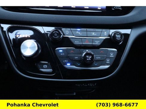 Used 2025 Chrysler Pacifica Select image 16