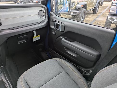 New 2026 Jeep Gladiator Sport AWD/4WD image 18