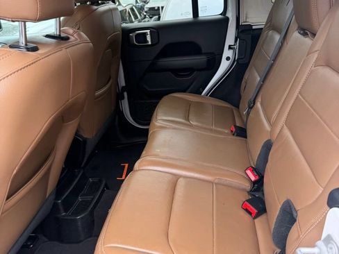 Used 2021 Jeep Wrangler Unlimited Sahara AWD/4WD image 8