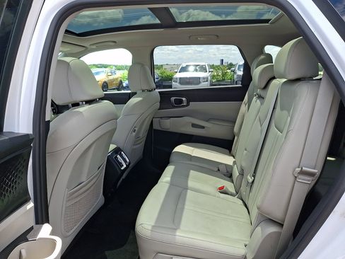 Used 2021 Kia Sorento S w/ Panoramic Sunroof Package FWD image 11