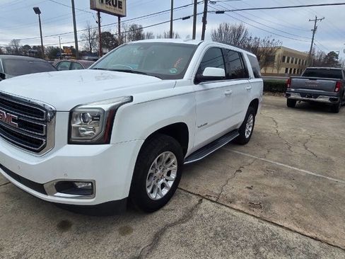 Used 2017 GMC Yukon SLT image 1