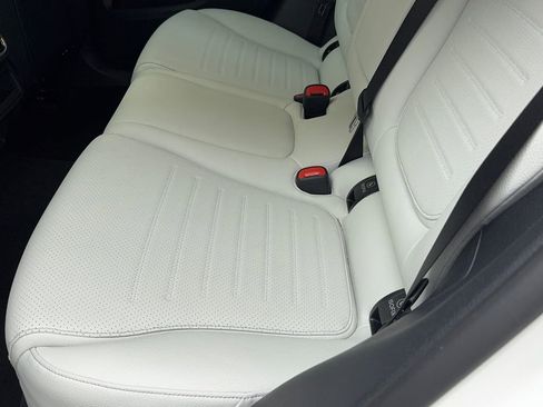 Used 2025 Mercedes-Benz GLC 300 4MATIC image 46