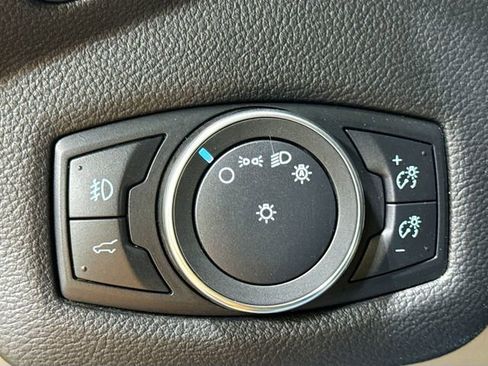 Used 2019 Ford Escape SEL image 12