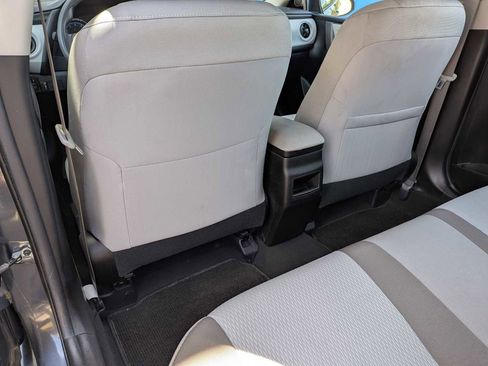 Used 2018 Toyota Corolla LE w/ Carpet Mat Package (TMS) FWD image 15