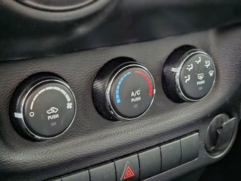 Used 2018 Jeep Wrangler Unlimited Sport w/ Connectivity Group image 22