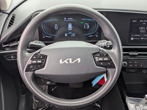 Certified 2025 Kia Niro LX FWD image 19