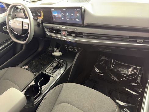 Used 2025 Kia K4 FWD image 25