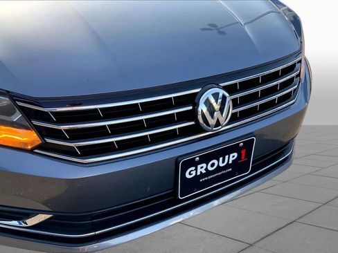 Used 2018 Volkswagen Passat 2.0T S FWD image 30