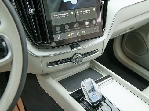 New 2026 Volvo XC60 B5 Ultra w/ Protection Package Premier image 15