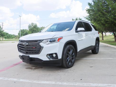 Used 2020 Chevrolet Traverse RS w/ LPO, Floor Liner Package FWD image 3