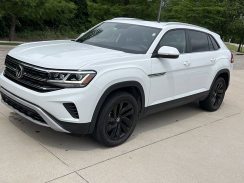 Certified 2023 Volkswagen Atlas Cross Sport SE w/ Panoramic Sunroof Package FWD image 5
