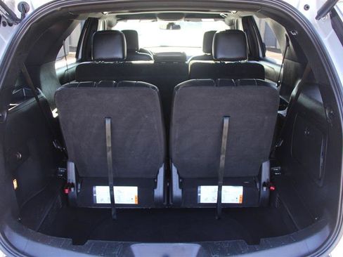 Used 2019 Ford Explorer XLT w/ Equipment Group 202A AWD/4WD image 11