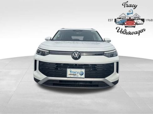 New 2025 Volkswagen Tiguan SE image 2