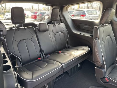 New 2026 Chrysler Pacifica Limited w/ S Appearance Package AWD/4WD image 18
