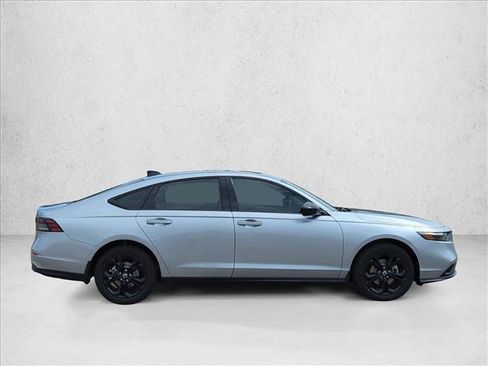 Used 2025 Honda Accord SE image 5