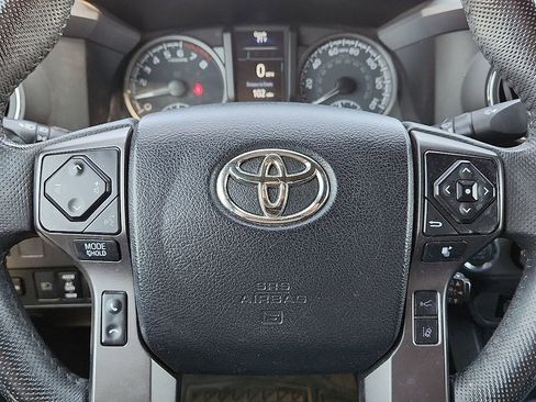 Used 2021 Toyota Tacoma TRD Off-Road w/ Technology Package AWD/4WD image 11