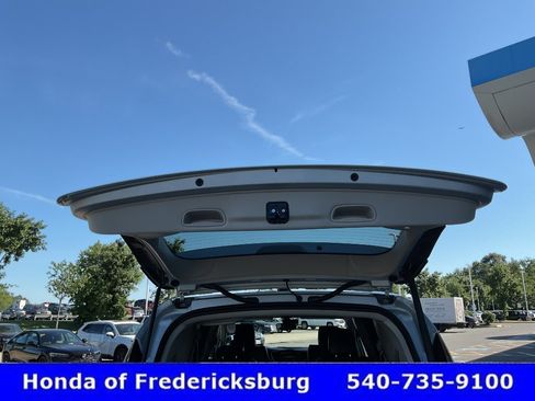 Used 2024 Chrysler Pacifica Touring-L FWD image 18