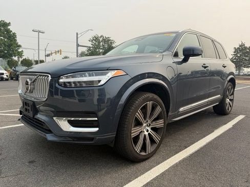 Used 2023 Volvo XC90 T8 Plus w/ Protection Package Premier AWD/4WD image 2