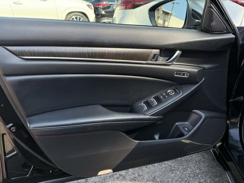 Used 2018 Honda Accord Touring image 20