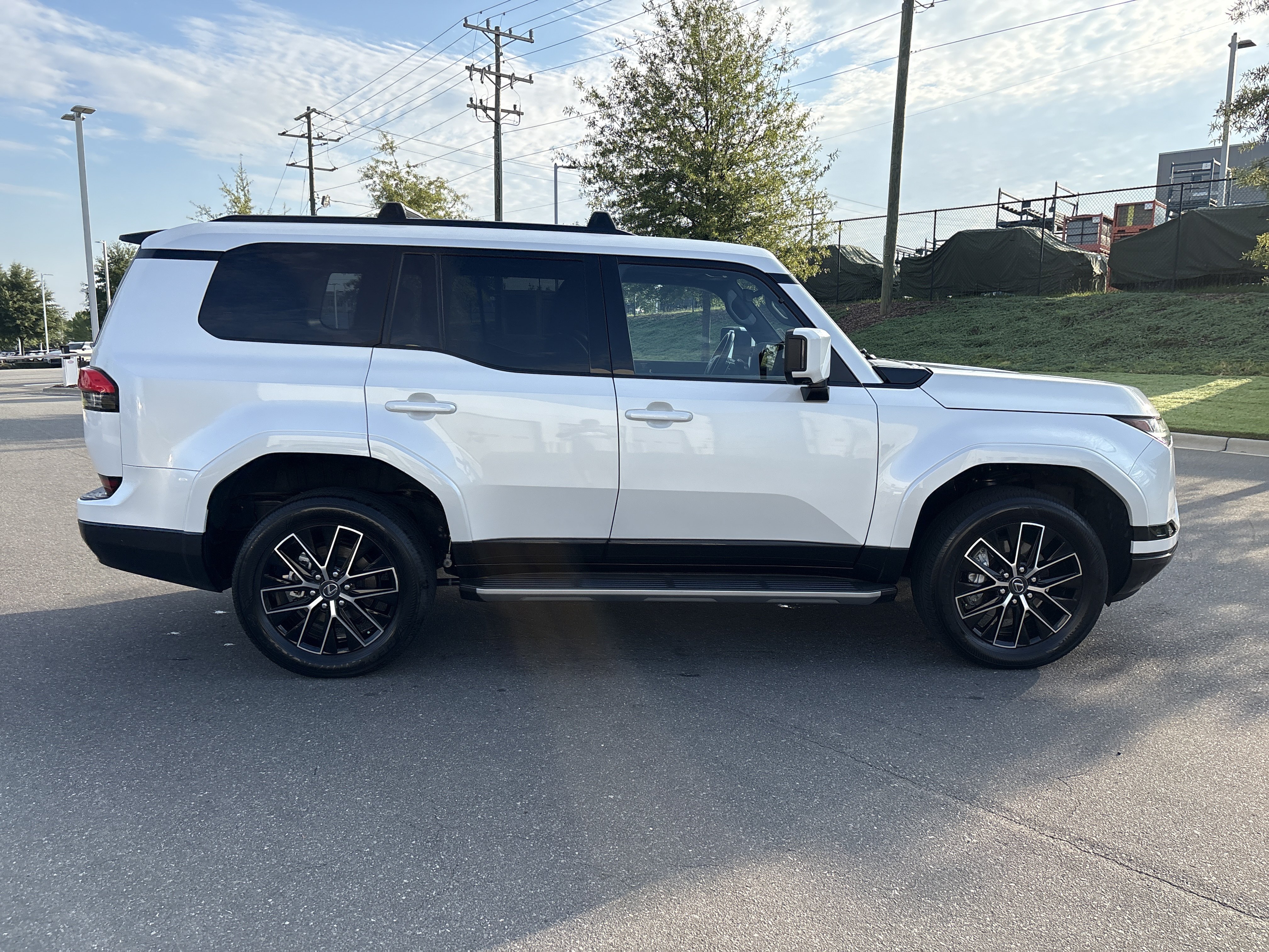 Used 2024 Lexus GX 550 w/ Accessory Package (Z1) AWD/4WD image 10