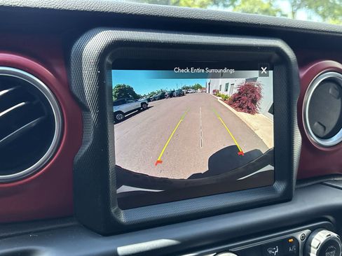 Used 2023 Jeep Wrangler Unlimited Rubicon AWD/4WD image 20