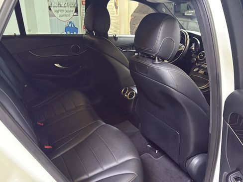 Used 2018 Mercedes-Benz GLC 300 4MATIC w/ Premium Package image 23