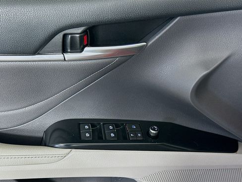 Used 2018 Toyota Camry XSE FWD image 15