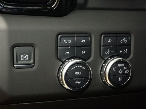 Used 2025 GMC Sierra 2500 AT4 w/ AT4 Premium Plus Package AWD/4WD image 23