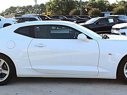 Used 2018 Chevrolet Camaro LT RWD image 6