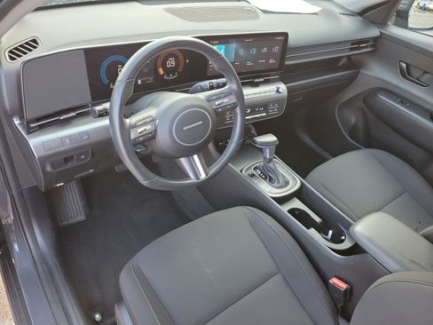 Used 2025 Hyundai Kona SEL FWD image 8