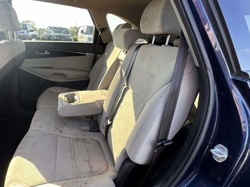Used 2018 Kia Sorento LX image 11