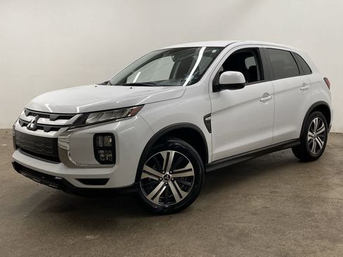 Used 2025 Mitsubishi Outlander Sport ES AWD/4WD image 1