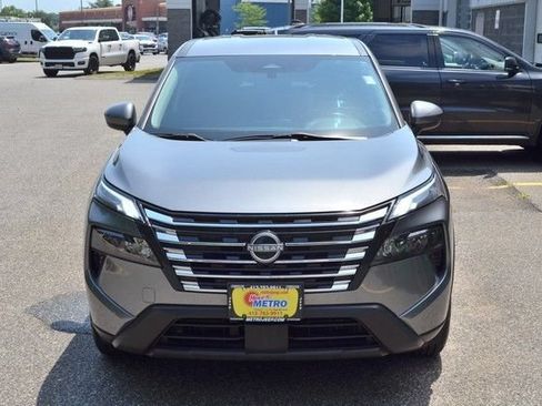 Used 2024 Nissan Rogue SV AWD/4WD image 3