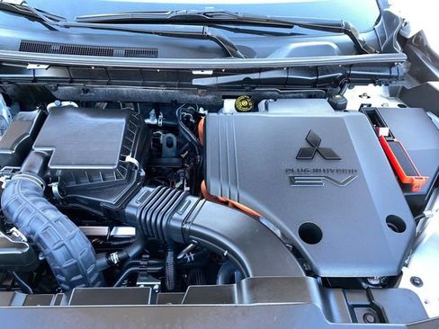 Used 2024 Mitsubishi Outlander 4WD Plug-In Hybrid image 26