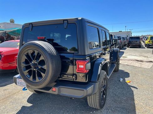 Used 2023 Jeep Wrangler Unlimited Sahara AWD/4WD image 10