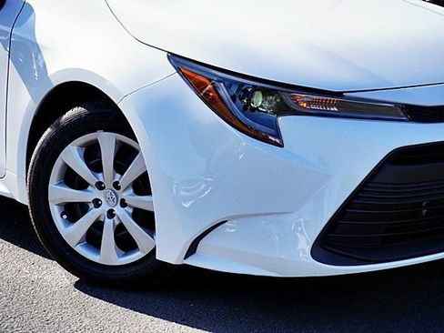 Used 2025 Toyota Corolla LE image 4