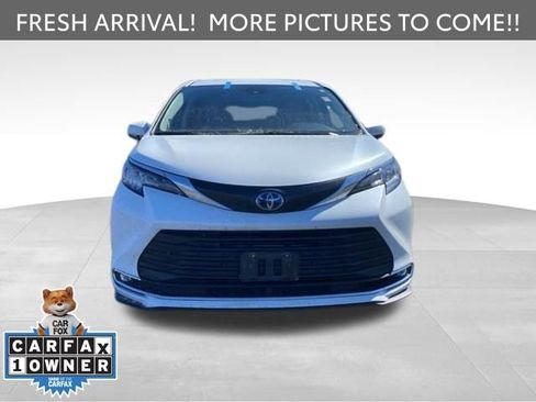 Certified 2023 Toyota Sienna XLE w/ XLE Plus Package image 2