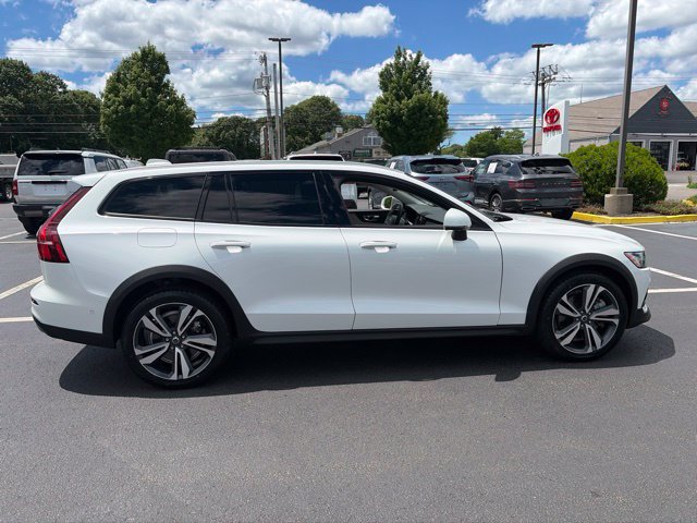 Used 2025 Volvo V60 B5 Cross Country Plus AWD/4WD image 8