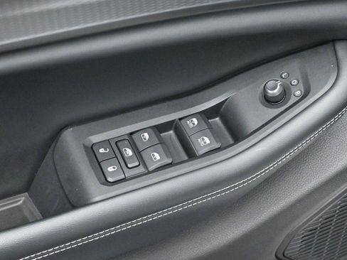 Used 2023 Jeep Grand Cherokee Altitude AWD/4WD image 10