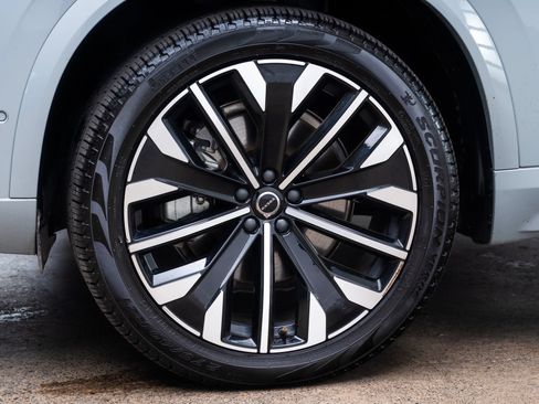 Used 2025 Volvo XC90 B6 Plus AWD/4WD image 4
