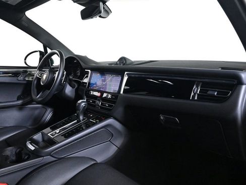 Certified 2025 Porsche Macan S image 17