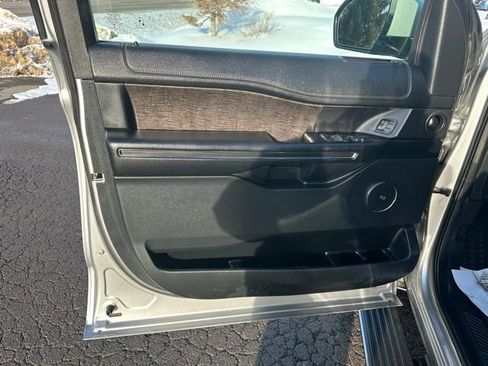 Used 2021 Ford Expedition Limited image 30