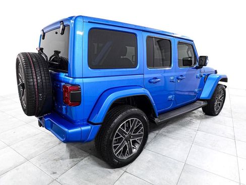 Used 2023 Jeep Wrangler Unlimited Sahara AWD/4WD image 7