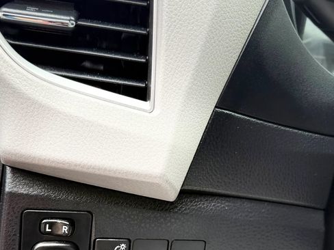 Used 2015 Toyota Corolla LE FWD image 21