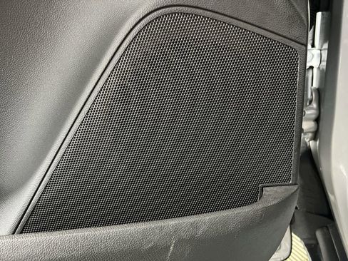 Used 2022 Chevrolet Trax LT w/ LT Convenience Package image 23