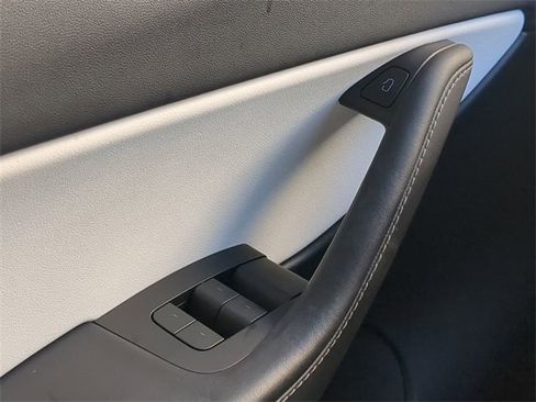 Used 2022 Tesla Model Y Performance image 26