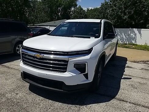 Certified 2025 Chevrolet Traverse LT FWD image 24