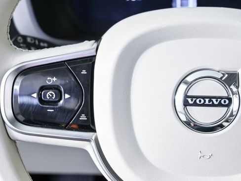 Used 2023 Volvo XC60 B5 Ultimate w/ Protection Package Premier FWD image 12