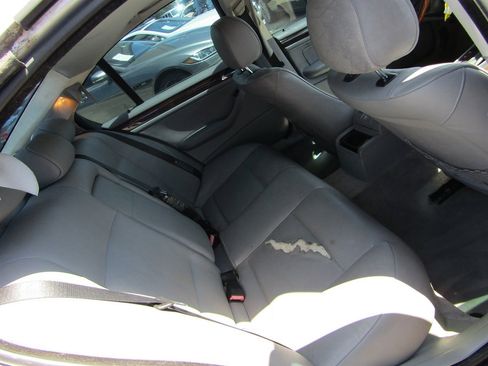 Used 2005 BMW 325i Sedan image 6