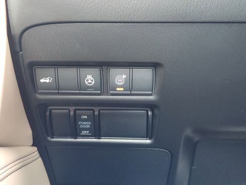 Used 2022 Nissan Armada Platinum w/ Captain's Chairs Package RWD image 23